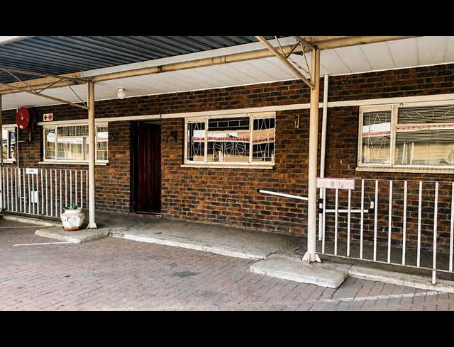 2 BEDROOM FLAT FOR SALE IN VEREENIGING CENTRAL